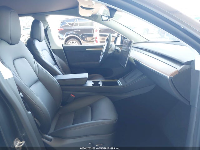 2025 TESLA MODEL Y 7SAYGDED0SF279233 Photo 4