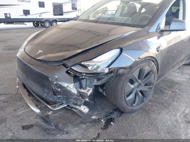 2025 TESLA MODEL Y 7SAYGDED0SF279233 Photo 5