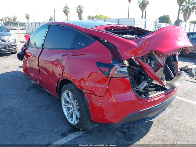 2021 TESLA MODEL Y 5YJYGDEEXMF213801 Photo 2