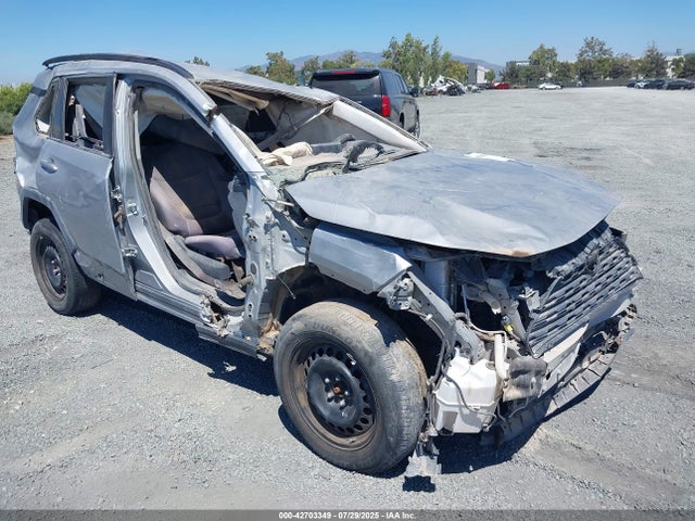 Toyota RAV4 LE 2021 2T3H1RFV5MW122295 Image 1