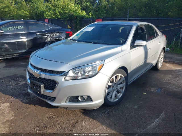 Chevrolet lkw 2015 1G11D5SL7FF283234 Image 2