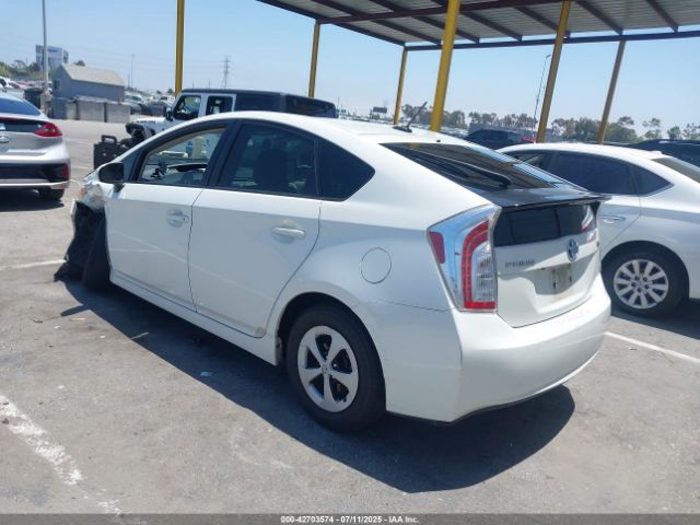 2014 TOYOTA PRIUS JTDKN3DU6E1737388 Photo 2