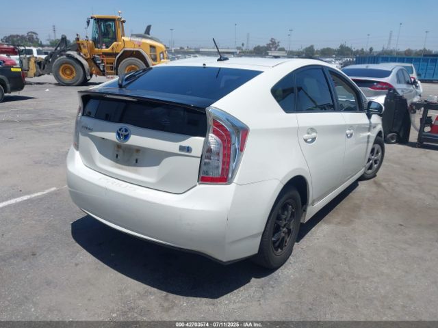 2014 TOYOTA PRIUS JTDKN3DU6E1737388 Photo 3