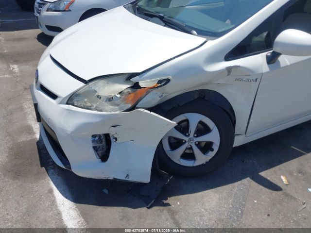 2014 TOYOTA PRIUS JTDKN3DU6E1737388 Photo 5