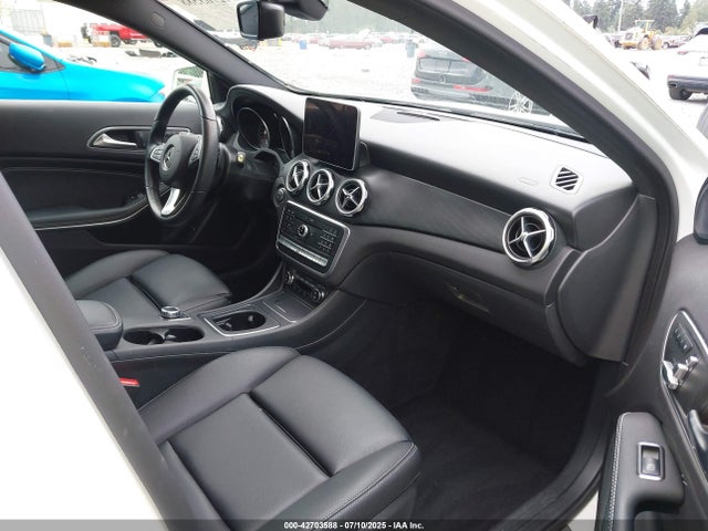 WDCTG4GB2KJ588840 Mercedes-Benz 270