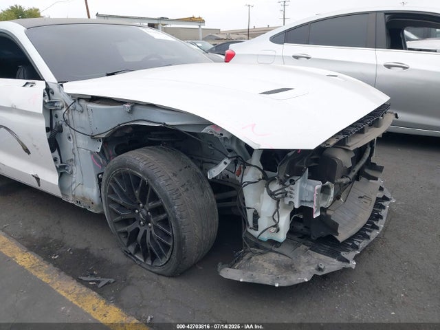 Ford 5.0l 4v premium fuel 2018 1FA6P8CF2J5146611 Image 6