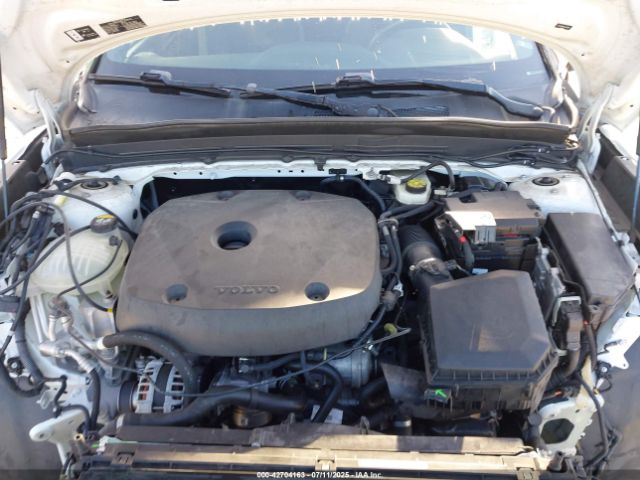2020 VOLVO XC40 YV4162UM6L2265698 Photo 9