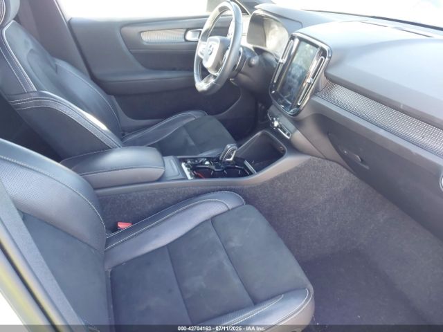 2020 VOLVO XC40 YV4162UM6L2265698 Photo 4