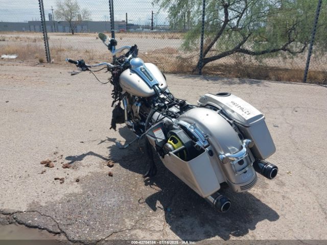 2018 HARLEY-DAVIDSON FLHX 1HD1KBC12JB644585 Photo 3