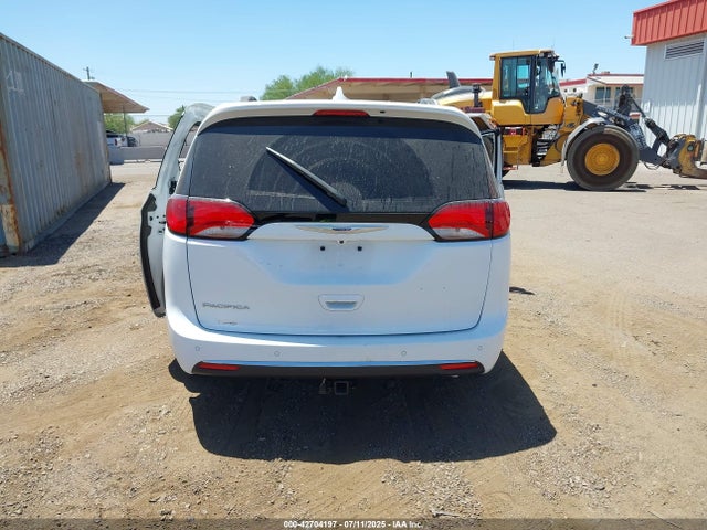 Chrysler 2019 2019 2C4RC1BG5KR550365 Image 16