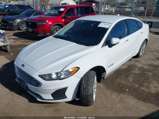 Ford Fusion 2019 3FA6P0LU2KR116409 Image 2