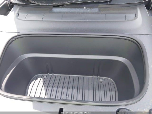 2026 TESLA MODEL Y 7SAYGDEE9TF332392 Photo 9