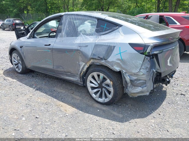 2026 TESLA MODEL Y 7SAYGDEE9TF332392 Photo 2