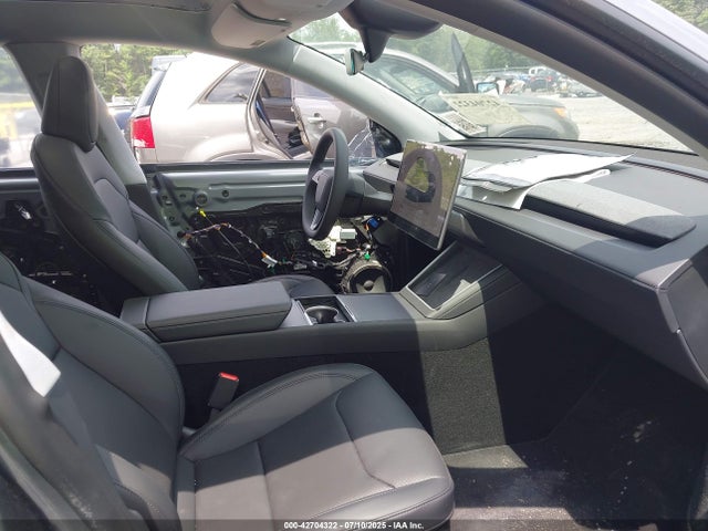 2026 TESLA MODEL Y 7SAYGDEE9TF332392 Photo 4