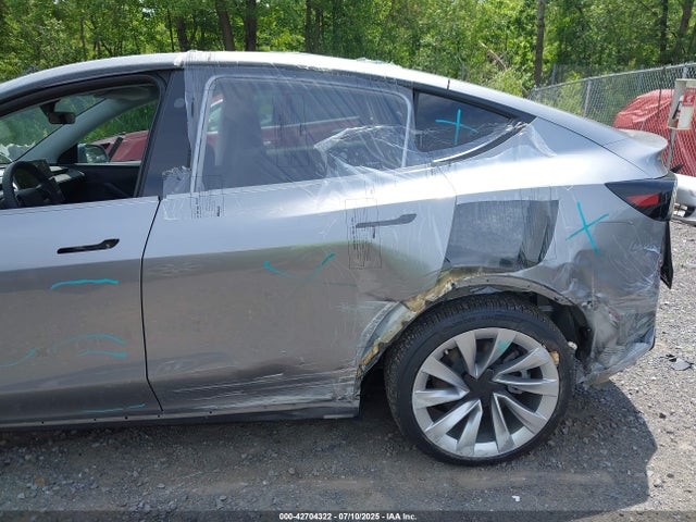 2026 TESLA MODEL Y 7SAYGDEE9TF332392 Photo 5