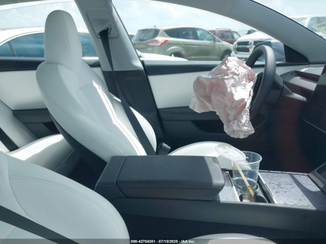 2025 TESLA MODEL 3 5YJ3E1EA2SF933490 Photo 4