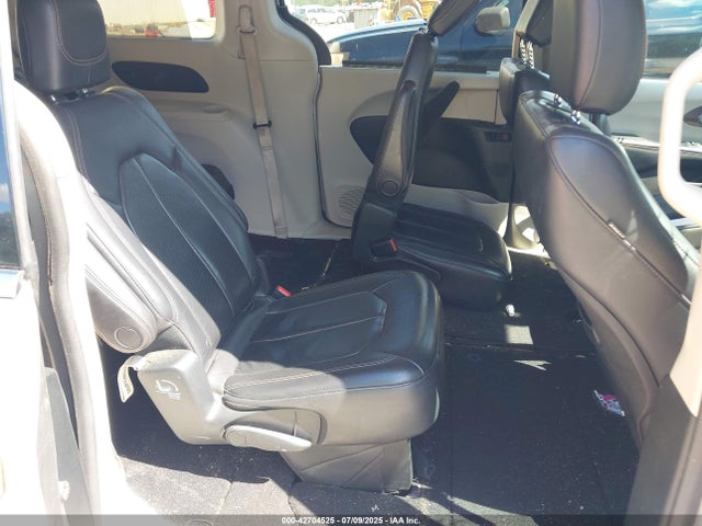 2C4RC1BG5JR120091 Chrysler 2018
