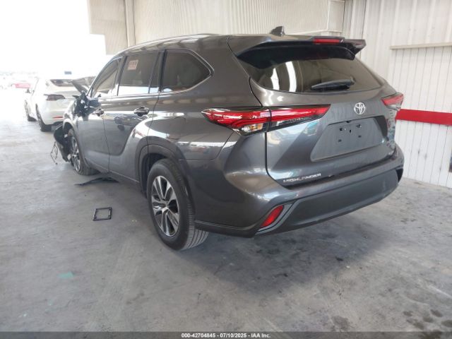 2021 TOYOTA HIGHLANDER 5TDGZRAH9MS514722 Photo 2
