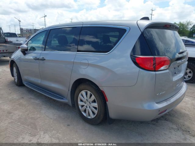 2020 CHRYSLER VOYAGER 2C4RC1AG7LR243377 Photo 2
