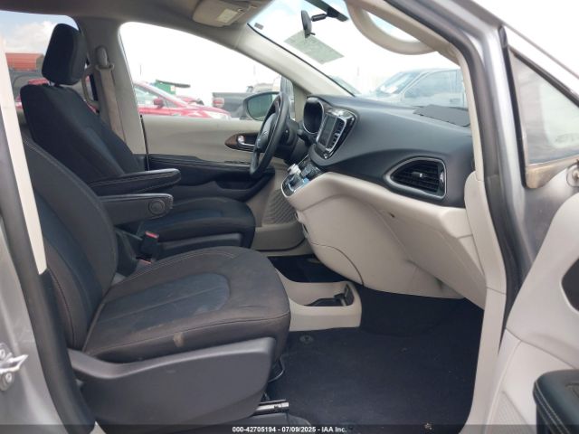 2020 CHRYSLER VOYAGER 2C4RC1AG7LR243377 Photo 4