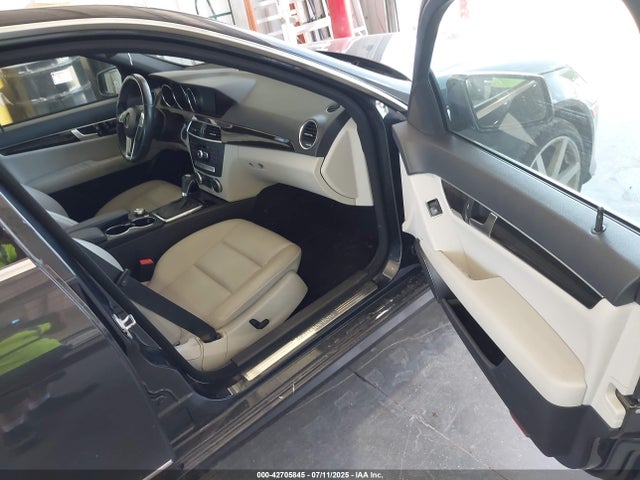 WDDGF5HB7EA906492 Mercedes-Benz 2014