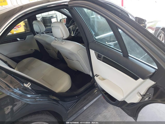 WDDGF5HB7EA906492 Mercedes-Benz 2014