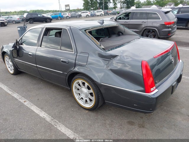 2011 CADILLAC DTS 1G6KA5E6XBU122525 Photo 2