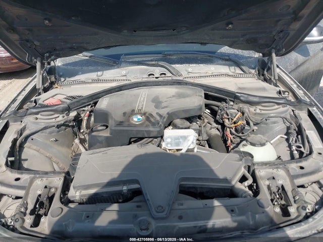 WBA3C3G58ENR25043 BMW 320i