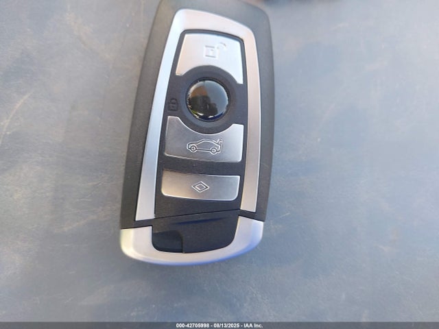 WBA3C3G58ENR25043 BMW 320i
