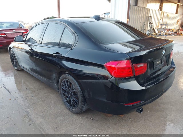 WBA3C3G58ENR25043 BMW 320i