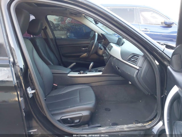 WBA3C3G58ENR25043 BMW 320i