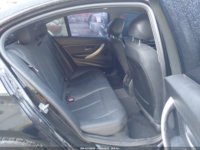 WBA3C3G58ENR25043 BMW 320i