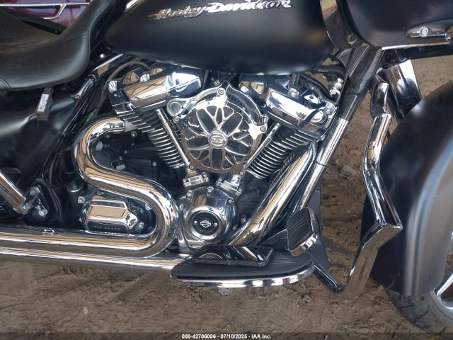 1HD1KTC1XHB632331 Harley-Davidson 2017