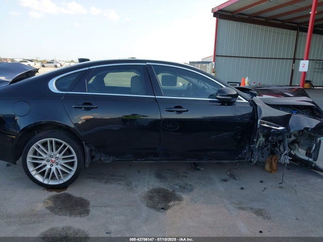 Jaguar aj20p 2018 SAJBE4FX6JCY56071 Image 13