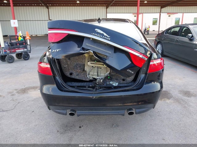 Jaguar aj20p 2018 SAJBE4FX6JCY56071 Image 16