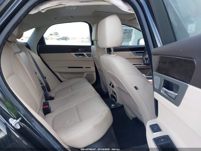 Jaguar aj20p 2018 SAJBE4FX6JCY56071 Image 8