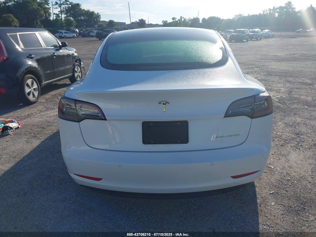 5YJ3E1EB4MF055329 Tesla 2021