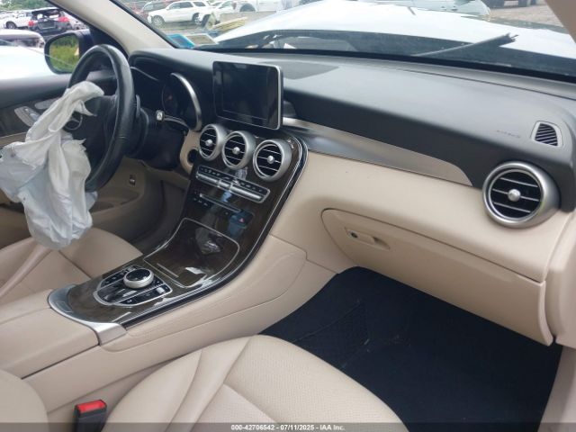 2019 MERCEDES-BENZ GLC 300 WDC0G4KB6KV137882 Photo 4