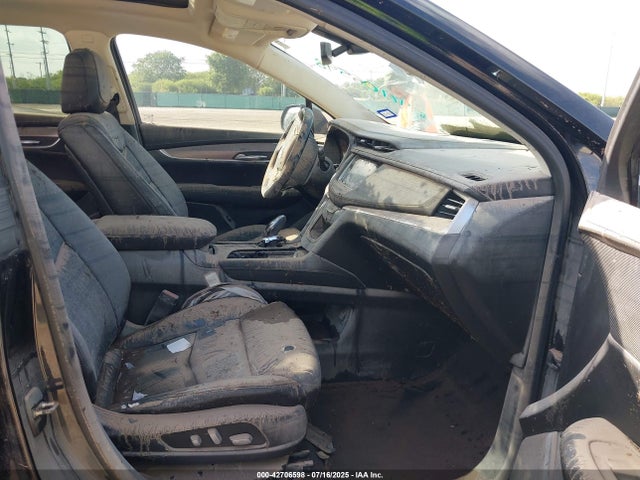 2017 CADILLAC XT5 1GYKNBRSXHZ290422 Photo 4
