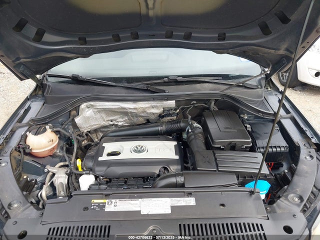 WVGAV7AX7GW528096 Volkswagen 2016