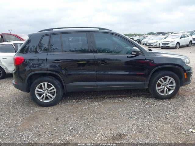 WVGAV7AX7GW528096 Volkswagen 2016