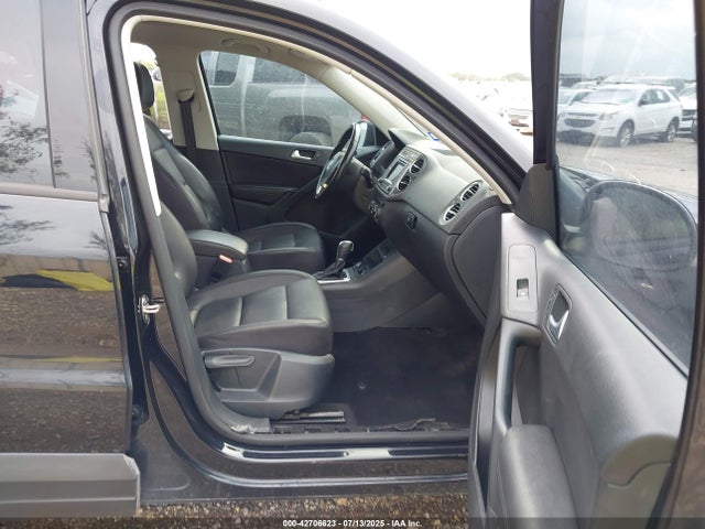 WVGAV7AX7GW528096 Volkswagen 2016
