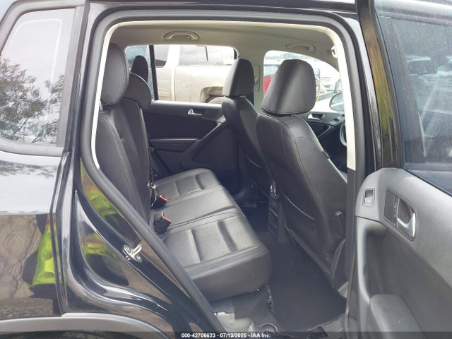 WVGAV7AX7GW528096 Volkswagen 2016