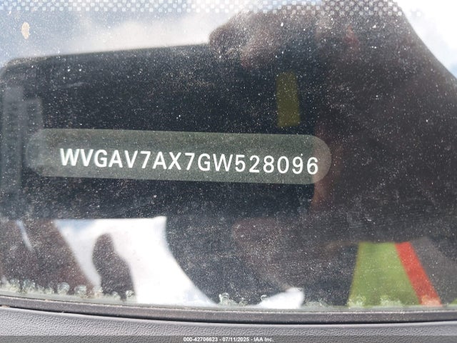 WVGAV7AX7GW528096 Volkswagen 2016