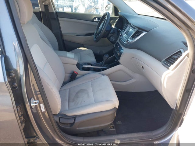 42706963 :رقم المزاد ، KM8J2CA40JU824295 vin ، 2018 Hyundai Tucson Se مزاد بيع