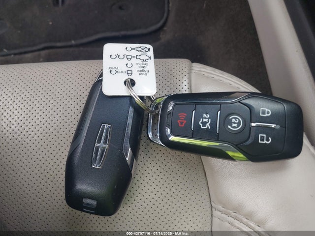 3LN6L2G92GR625118 Lincoln 2016