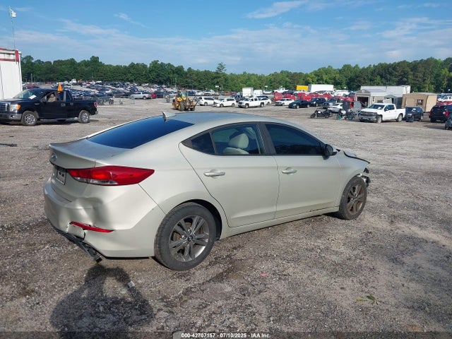 Hyundai 2017 2017 5NPD84LF5HH025671 Image 4