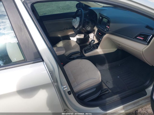 Hyundai 2017 2017 5NPD84LF5HH025671 Image 5