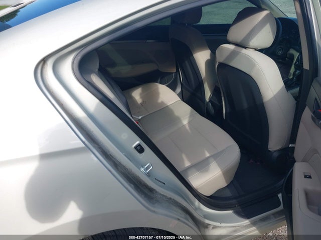 Hyundai 2017 2017 5NPD84LF5HH025671 Image 8