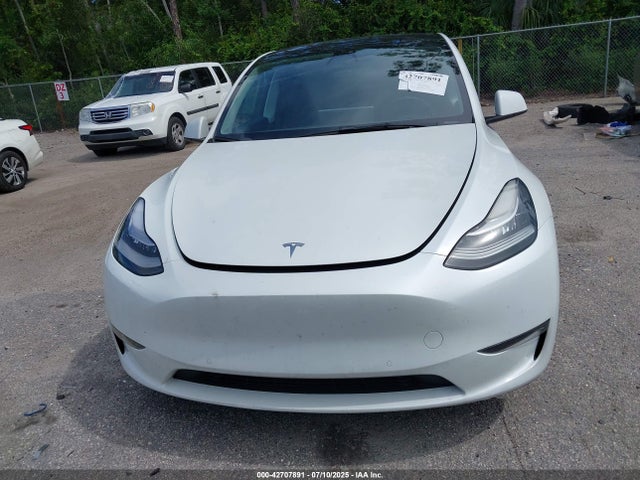 7SAYGAEE9NF429450 Tesla Model Y